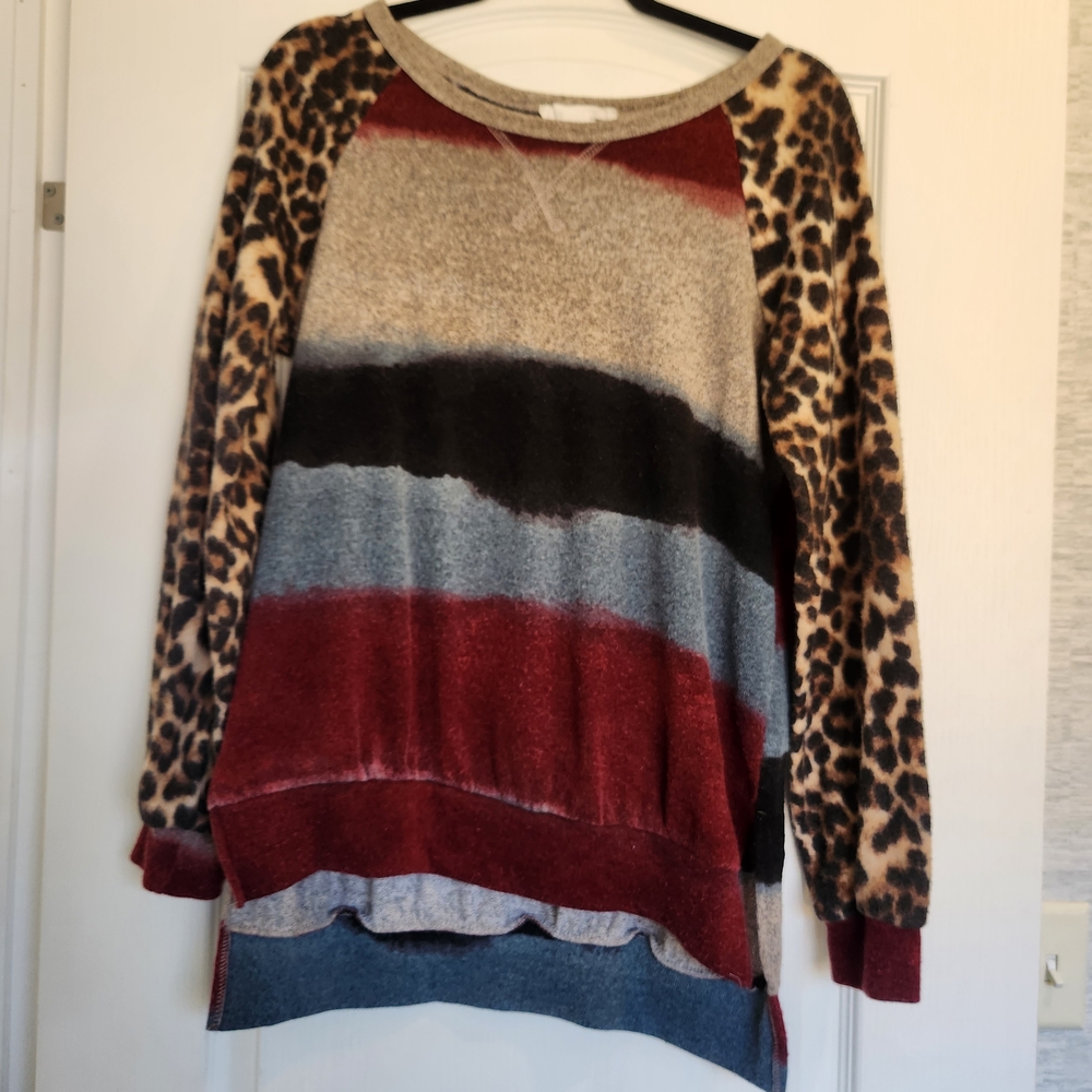 Lovely J Striped Pullover Top with Leopard-Print Sleeves M Euc